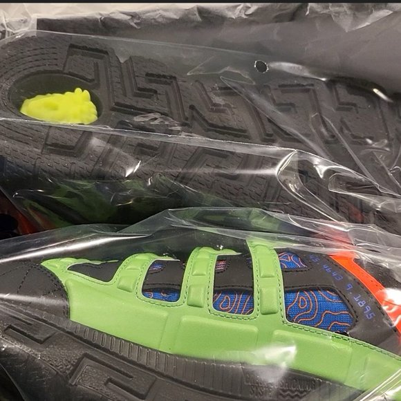 Athletic_Shoes